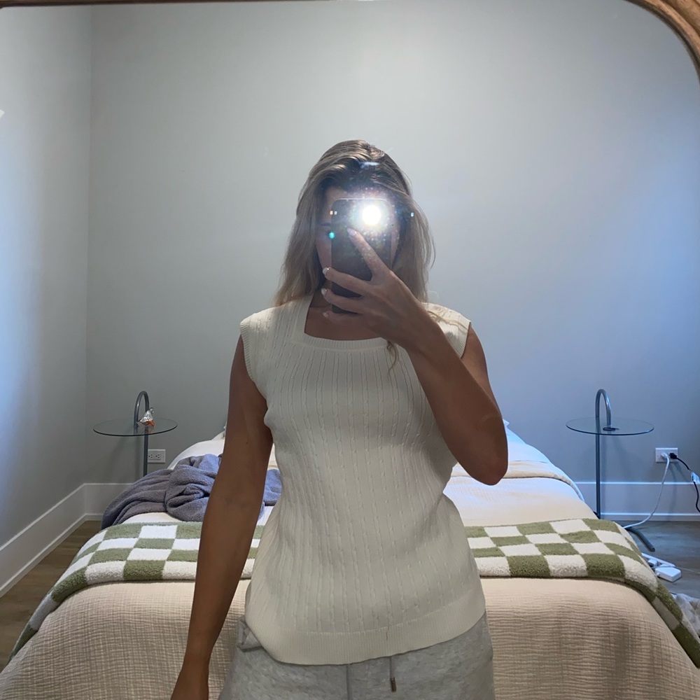 Ivory sleeveless sweater vest top — cable knit patterned